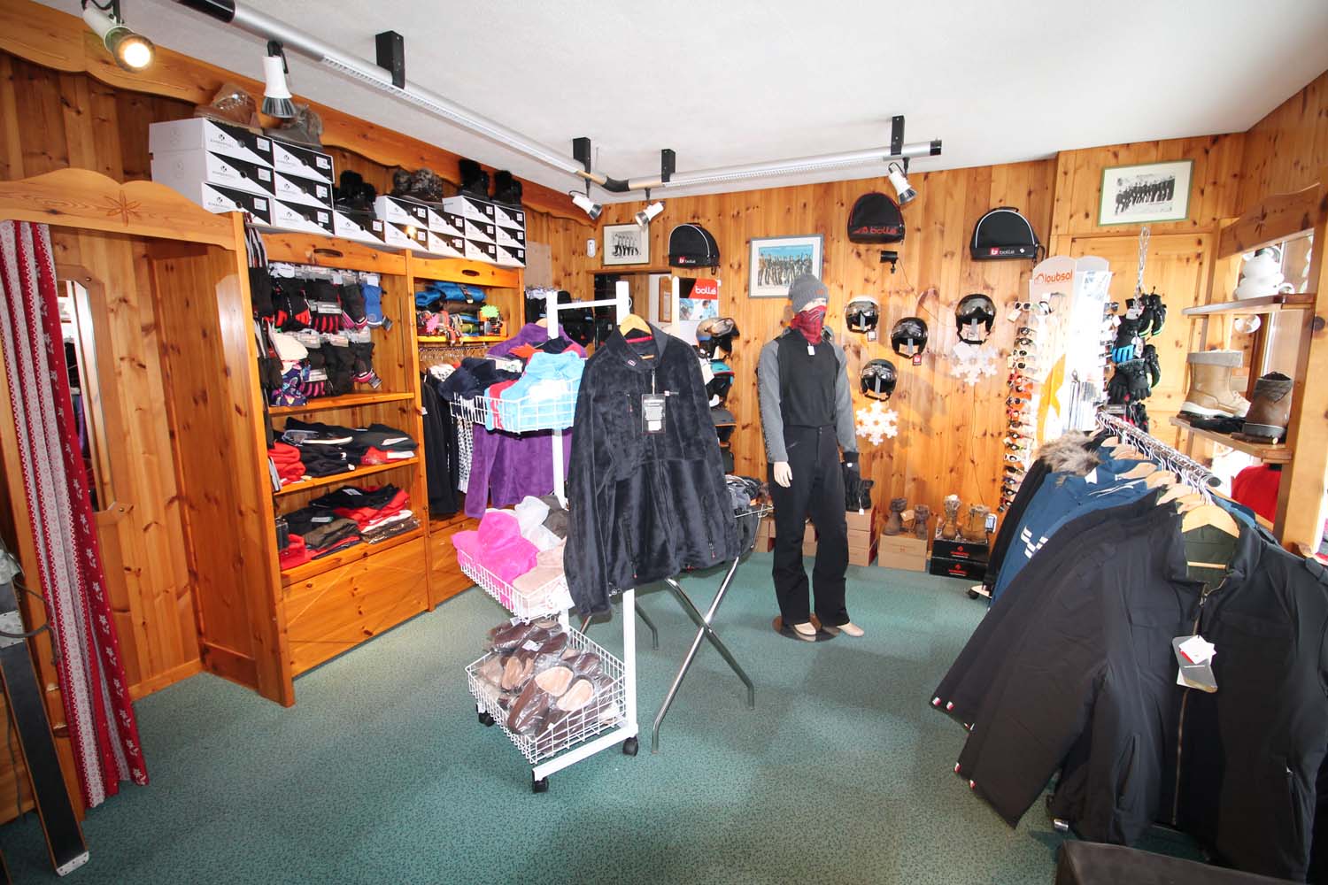 Vente de vêtements et d'accessoires pour le ski à Valloire - La